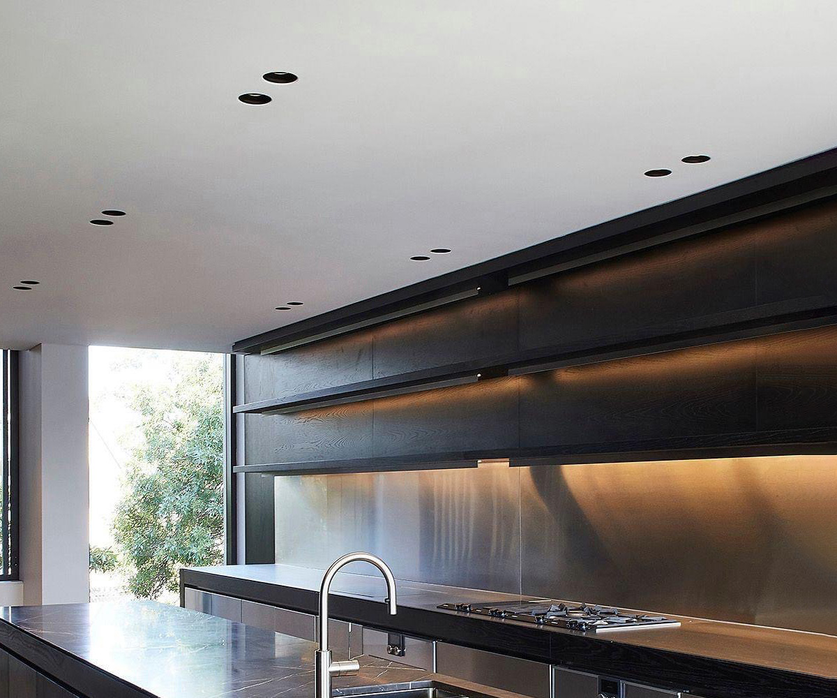 ELVIS ADJUSTABLE DOWNLIGHT TRIMLESS in situ